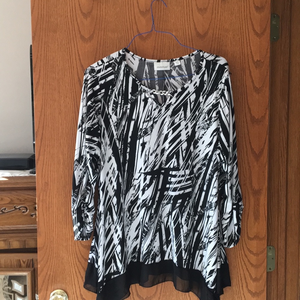 Black and White Top with Handkerchief Hem